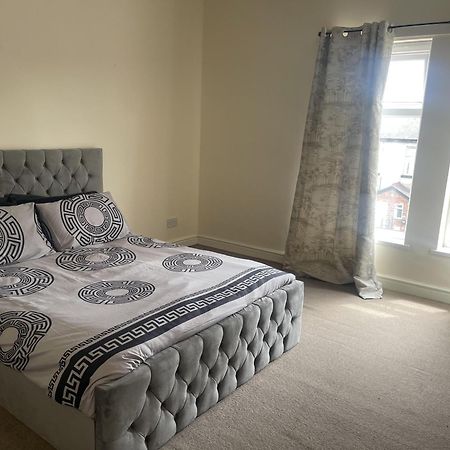 Stylish 1-Bed Apt - Sleeps 4 - Parking - Wifi Manchester Luaran gambar