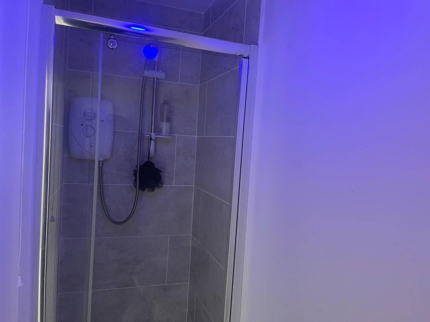 Stylish 1-Bed Apt - Sleeps 4 - Parking - Wifi Manchester Luaran gambar